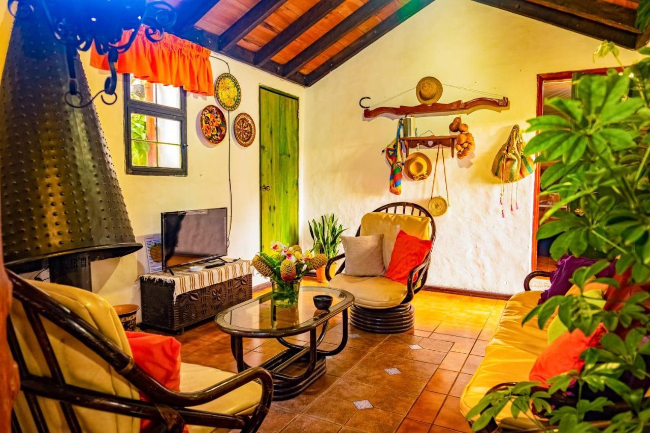 Los Naranjos Town Houses ภายนอก รูปภาพ